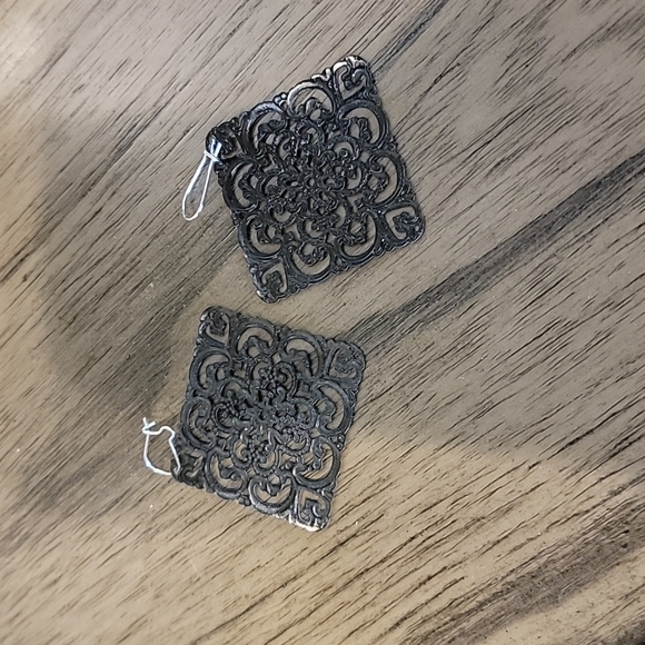 Plunder Earrings - Picture 2 of 4